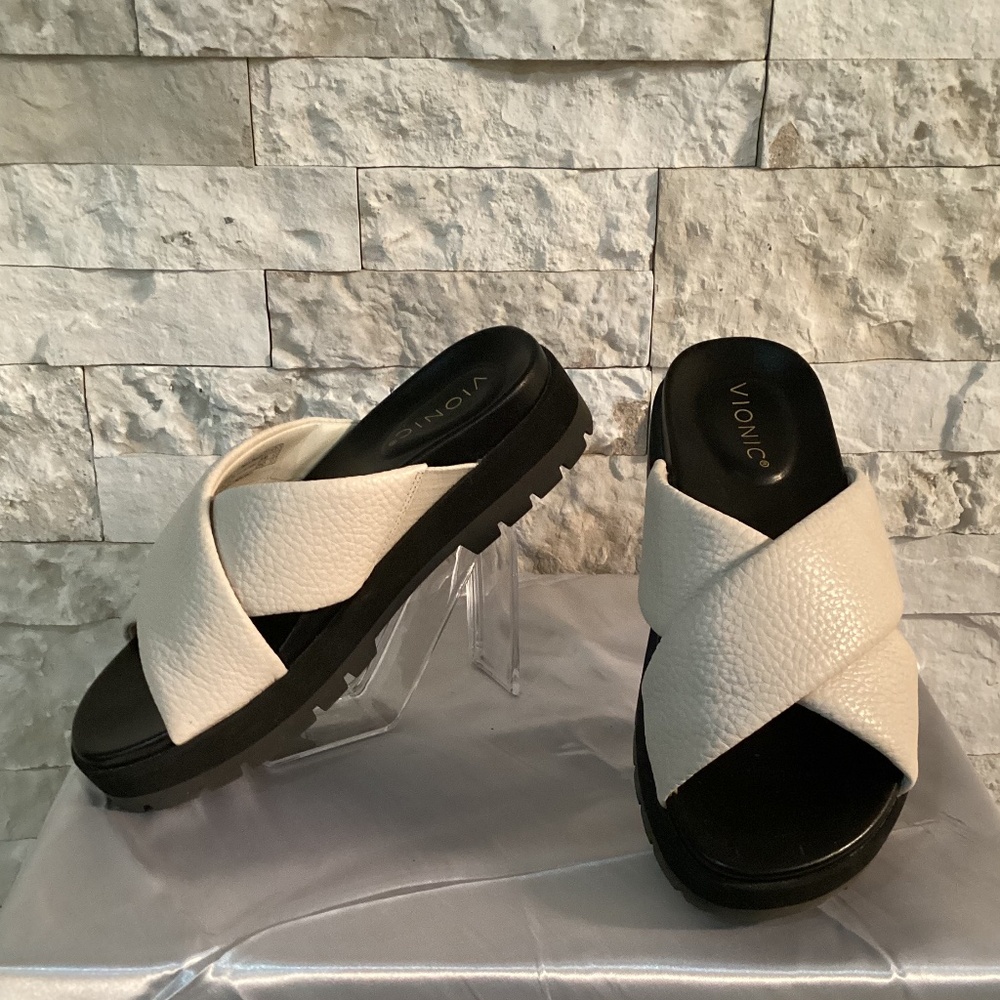 Vionic White Crisscross Slide Sandals